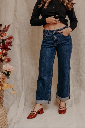 Femme avec un denim.