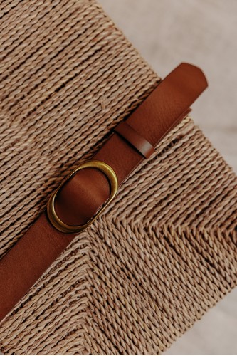 Ceinture en cuir camel.